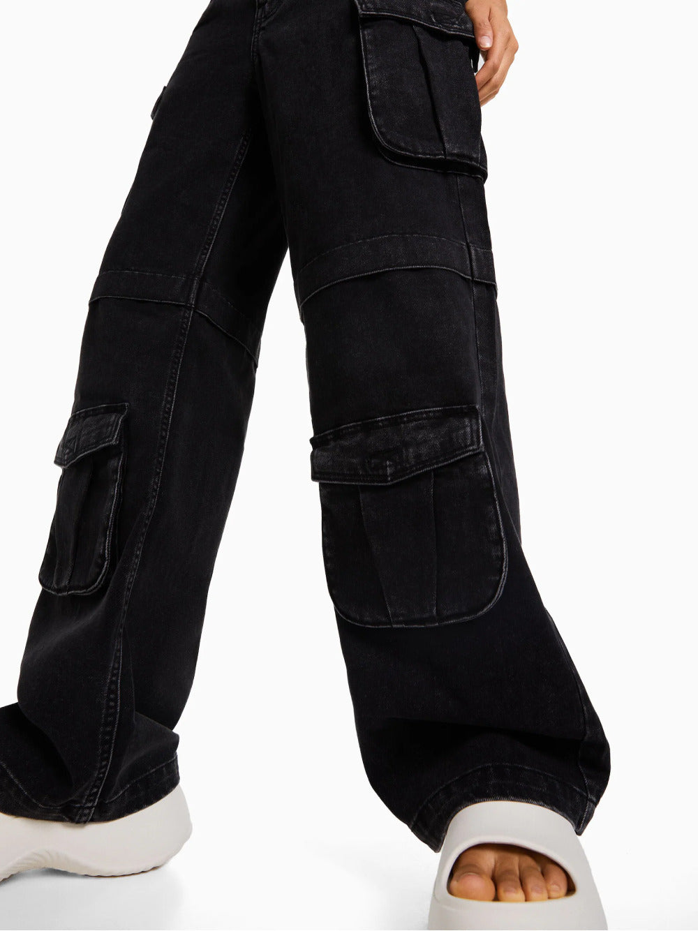 Multi-pocket cargo jeans