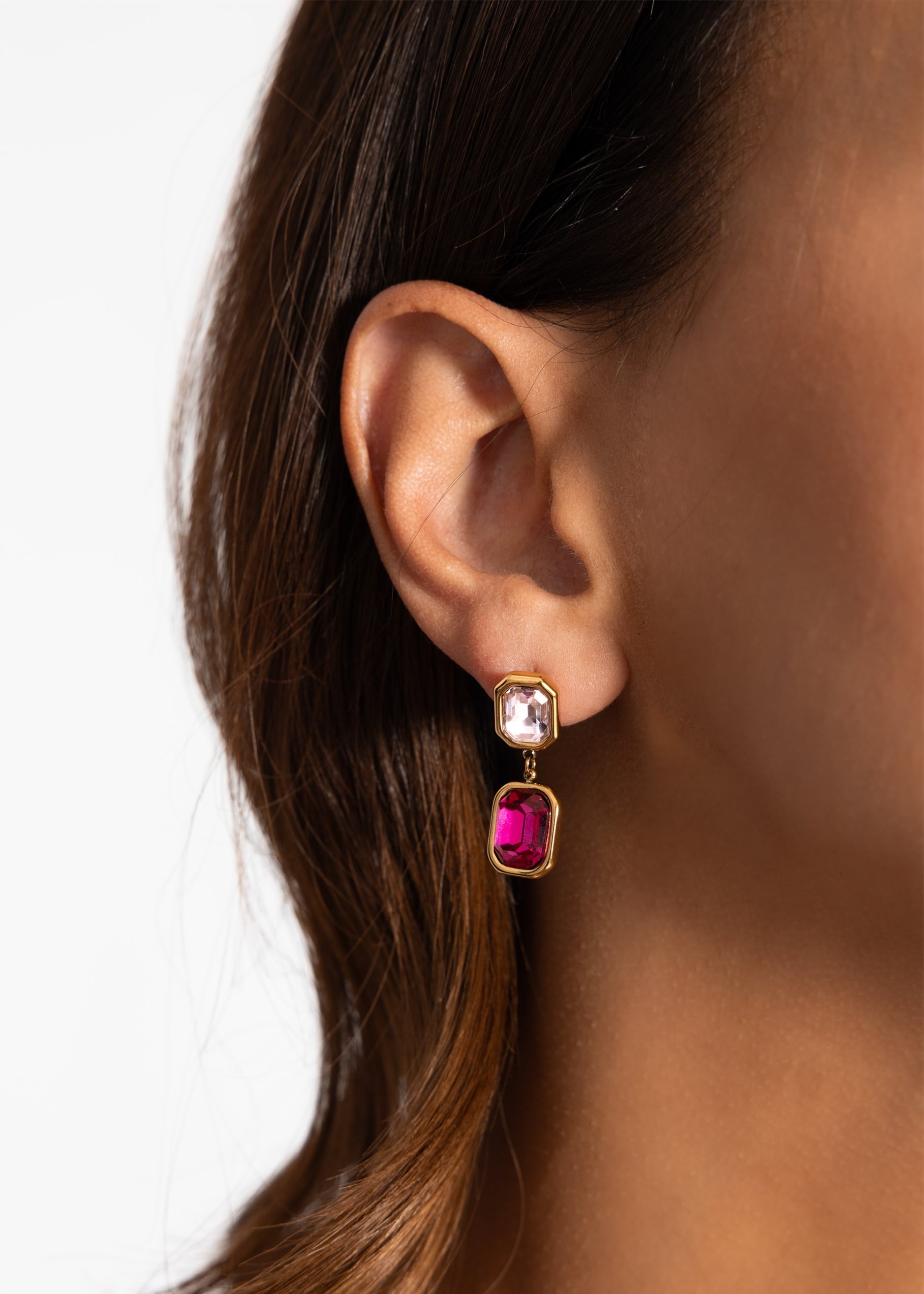 Elegante ohrhänger mit rosa und roten schmucksteinen - or
