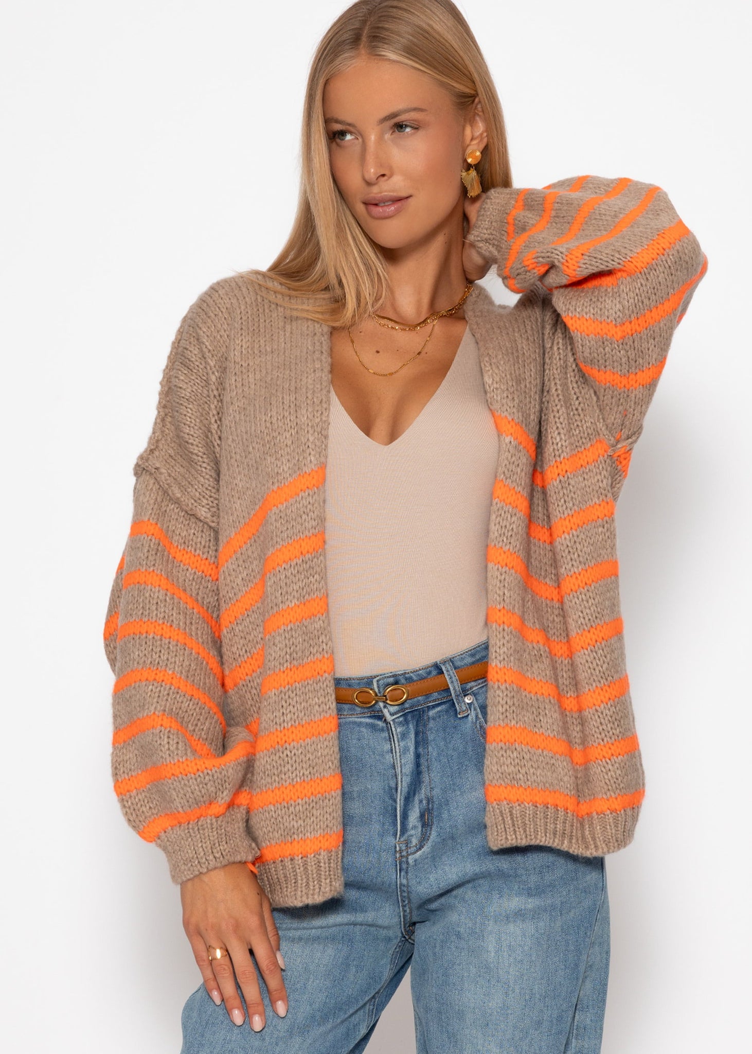 Gestreifter cardigan mit außennähten - beige