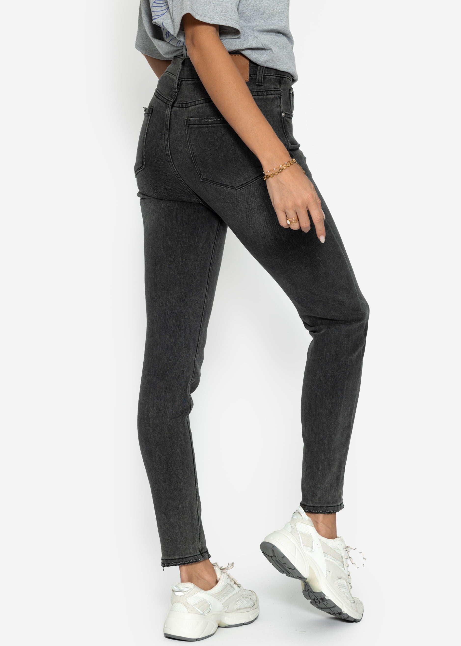 Högwaistiska smala jeans - Grau