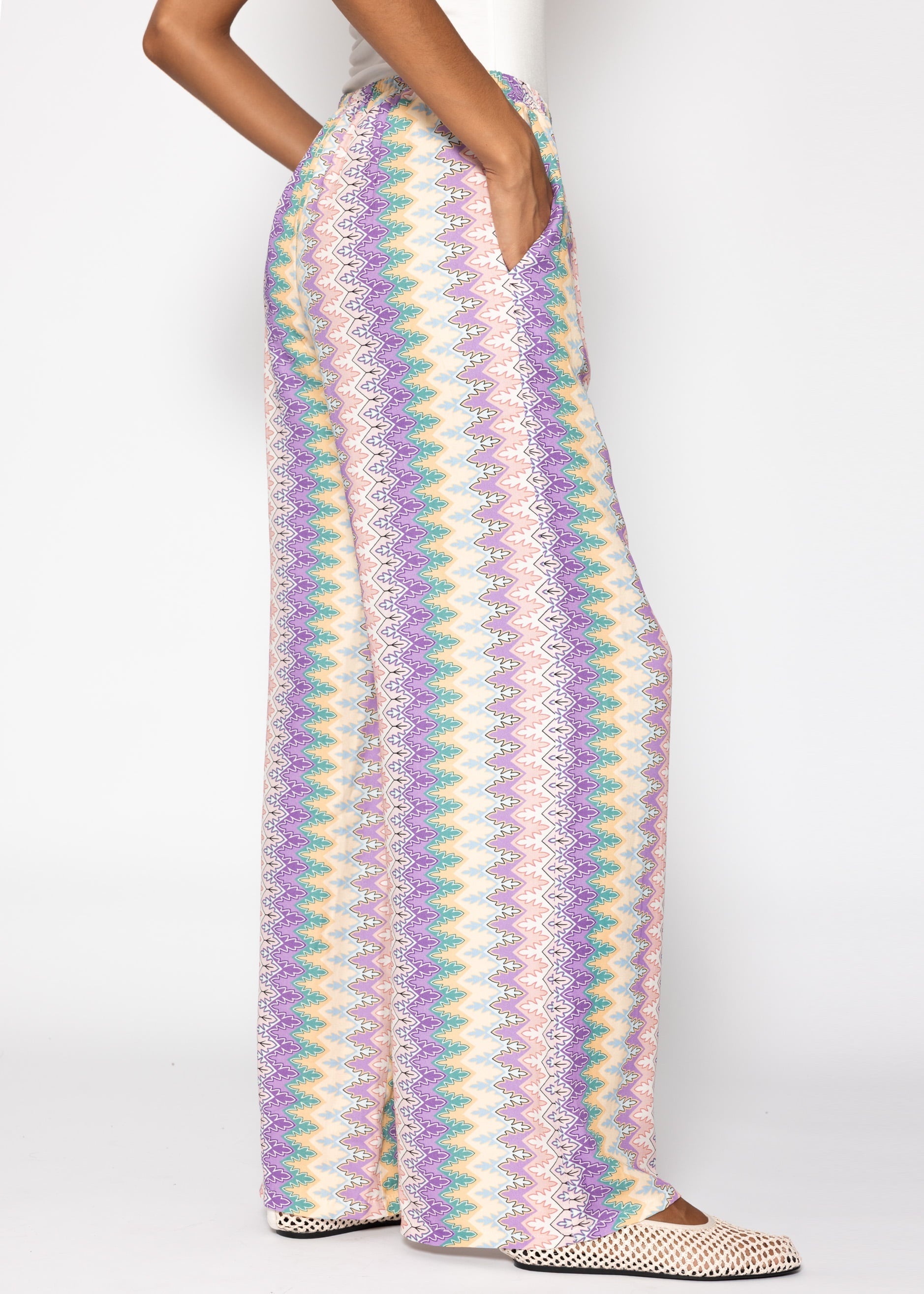 Weite slang mit multicolor-muster-flieder-rosa